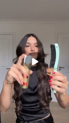 Anisa Sojka on Instagram: "How to hide your hair tie using your hair ~ using @lorealparis Elnett hairspray & @thesmoothcompany__ brush" Elnett Hairspray, Anisa Sojka, Hair Hack, Mascara Tips, Lip Tattoos, Styling Brush, Hair Videos Tutorials, Hair Nails, Hair Strand