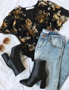 How To Wear Vans, Womens Black Booties, Black Women Fashion, Print Bodysuit, Looks Style, Mode Style, Outfits Casuales, Street Styles