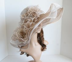 Diy Derby Hat Ideas, Flower Champagne, Tea Hat, Oaks Day, Fantasy High, Derby Wedding, Tea Hats, Organza Flowers, Dress Hat