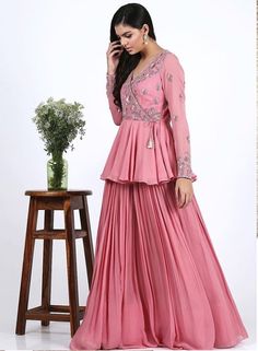 Gharara Dress Indian Fashion, Latest Dresses Indian Party Wear, Latest Dress Designs Indian, Suit For Wedding, Long Blouse Designs, Latest Dress Design, Blouse Embroidery, Lehenga Wedding