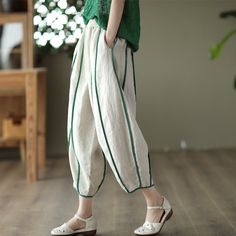 Mixed Fabric Clothing, Linen Pants Pattern, Linen Harem Pants, Baby Tees Y2k, Summer Fabrics, Ankle Length Pants, Mode Inspiration, Linen Dresses, Striped Linen