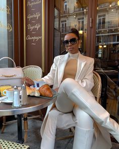 Corporate Attire Women, Classy Business Outfits, Old Money Outfits, Girl Time, Business Attire Women, Corporate Attire, Glam Photoshoot, Chique Outfits, Stylish Work Attire