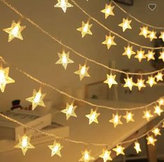 there are many stars on the string lights