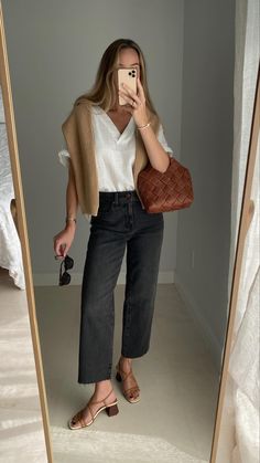 Get ready for the season with 20+ Classy Fall Outfits You Need to Try This Year! Discover chic Alledaagse Outfits and effortlessly stylish Ținută Casual ideas that blend the cozy vibes of Autumn Outfits with the trendy Vsco Girl Aesthetic. From an Aesthetic Overalls Outfit to a Sweater Dress With Ankle Boots, we've got your Outfit Inspo Fall covered. Elevate your look with Outfits With Long Brown Boots or a timeless Dress With Ankle Boots. Whether you’re going for Cute And Simple Outfits or P... Minimalist Outfits Women Minimal Chic, Classy Fall Outfits, Look Office, Chic Business Casual, Work Fits, Business Casual Outfits For Work, Womens Business Casual, Event Outfit, Classy Work Outfits