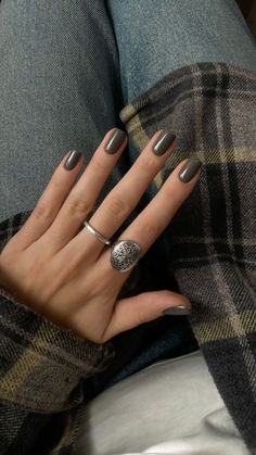 Nails graynails gray ring pandoraring Gray Black Nails, Dark Gray Nail Ideas, Dark Gray Nails, Dark Grey Nails, Nails Gray, Grey Nails, Gray Ring, Nails Fashion, Gray Nails