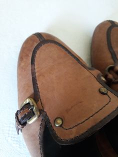 "Vtg tawny/tan brown leather women pumps. Summer heeled shoes. Labeled EU size 37 1/2. Made in Italy footwear. European Hugo Boss. Comfy footwear.European quality. brand: Hugo Boss condition: normal condition. A little used, some signs of wear, slight scratches. Heels height 8,8 cm / 3.4\" in approx. outsole length- 27 cm / 10.5\" in size: EU 37 1/2- labeled size - in real 38 EU; US 6.5 or 7." Retro Brown Round Toe Loafers, Retro Brown Loafers With Round Toe, Retro Leather Closed Toe Loafers, Retro Leather Loafers With Closed Toe, Vintage Brown Round Toe Loafers, Vintage Brown Loafers With Round Toe, Vintage Leather Loafers With Rubber Sole, Vintage Pointed Toe Loafers For Workwear, Vintage Loafers With Round Toe For Office