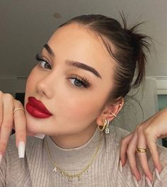 Wedding Makeup For Almond Eyes, Simple Red Lip Makeup Look, Red Lipstick Makeup Looks, Red Lipstick Looks, Red Lips Makeup Look, Red Lipstick Makeup, Red Lip Makeup, Makijaż Smokey Eye, December 23