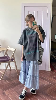 Skirts And Oversized Shirts, Summer Fits Aesthetic 2024, Long Flared Skirt, Long Skirt Outfits, Maxi Skirt Outfits, Outfit Vintage, Come And Go, Classy Women, Flared Skirt