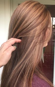 Feather Back Hairstyles, Highlights And Lowlights For Redheads, Fall Hair With Red Highlights, Redhead Lowlights, Honey Red Hair Color Strawberry Blonde, Auburn Hair Color With Blonde Highlights, Light Auburn Hair With Highlights, Highlights For Auburn Hair, Lowlights For Redheads