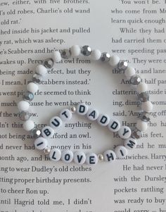 a beaded bracelet with words that say i love you and the word daddy written on it