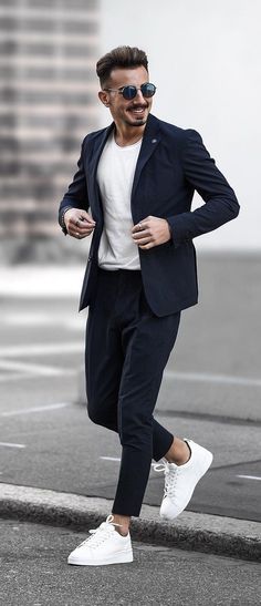 Best Dressed Men Style To Copy Work Wardrobe Essentials, Winter Streetstyle, Blazers For Men Casual, Blazer Outfits Men, Formal Men Outfit, Mens Fashion Blazer, Best Dressed Man, Outfits Classy