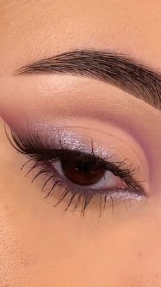 Makeup Ideas For Light Purple Dress, Makeup Looks For Homecoming Purple Dress, Light Purple Simple Makeup, Simple Wedding Makeup Purple, Cute Simple Eye Makeup Looks, Hoco Makeup Ideas For Purple Dress, Make Up For Purple Outfits, Simple Makeup For Purple Outfit, Purple Simple Eye Makeup