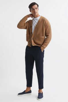 Men’s Tan Cardigan Outfit, Cardigan For Men Outfit, Blue Suede Loafers Men Outfit, Old Money Cardigan Outfit Men, Bulky Men Outfit, Men’s Cardigan Sweater Outfit, Brown Cardigan Outfit Men, Male Cardigan Outfit, Black Cardigan Outfit Men