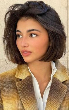 Top 50 Short Bob Hairstyles for Women in 2024 (Detailed Gallery + Video) | 50 Stunning Short Bob Hairstyles for Women Trending in 2024 | Aesthetic Women's Hairstyles & Haircut Inspo Short Dark Haircuts, Short French Bob, 2024 Haircut, Italian Bob, Haircut Bob, French Bob, Hair Things, Short Straight Hair