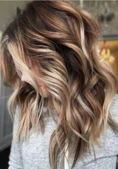 Brunette Lob, Hair Highlights And Lowlights, Colored Hair Tips, Brunette Balayage, Balayage Blonde, Brunette Balayage Hair, Haircut Inspiration, Ombré Hair, Trendy Hair Color