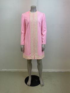 Women's Vintage 1960's Mod Shift Dress. Pastel pink with ric-rack details. Crazy cute! Fits about a modern Medium, in great vintage condition. Zipper back, long sleeves, adorable! Measured flat and in inches. Double where needed or compare to a dress that fits you well. Pit to pit - 19 in Waist - 18.5 in Hips - 20.5 in Length shoulder to hem - 36 in Pink Vintage Dress For Daywear, Pink Fitted A-line Vintage Dress, Pink Mini Vintage Dress For Spring, Retro Pink A-line Dress, 1970s Pink Long Sleeve Dress, Vintage Pink Mini Length Dress, Fitted Pink Mod Dress, Pink Fitted Mod Dress, Vintage Pink A-line Dress