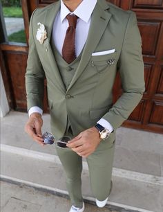 This is a Classy 3 Piece Suit by GoldenfashionStore /crafted from high quality fabric and imported materials. Our products are handcrafted by experienced tailors who make sure the that the stitching is precise, lining is proper and the overall product is sturdy enough to not go out of shape for more than a few years. Also all our products have extra margins in their length, sleeves, sides so it's easily alterable if your size changes after some time. To see more available colours and designs in Green 3 Piece Suit, Unique Mens Wedding Suits, Pre Wedding Photography, Dress Suits For Men, Bespoke Suit, Party Kleidung, Prewedding Photography