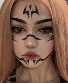 Halloween Women Face Paint, Gojo Makeup Look, Cute Halloween Face Paint For Women, Anime Face Makeup, Sukuna Make-up, Face Paint Halloween Women, Cosplay Facil, Sukuna Makeup, Demon Makeup