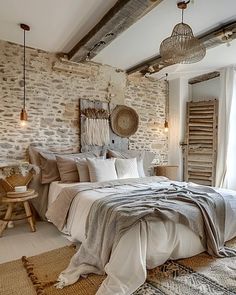 deco chambre campagne recup Barn Bathroom, Living Room Partition, Living Room Partition Design, Room Partition Designs, Attic Bedroom, Partition Design, Rustic Interiors, Dream Bedroom