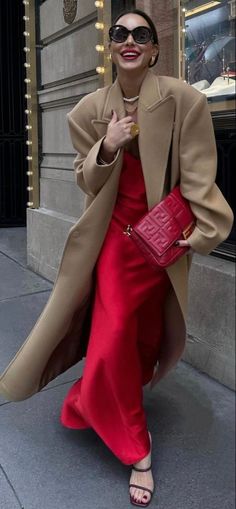 Red Coat Outfit Winter Classy, Red Coat Outfit Winter, Maxi Coat Outfit, Red Coat Outfit, Spring Coat Outfit, London Street Style Spring, February Mood, Winter Coat Outfits, Coat Street Style