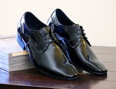 Style: 308-03P-Black Exclusively for C & E Shoes, this Elegant Patent Leather lace-up Oxford from the Carrucci collection features a cap-toe and a clean welt! Fitted Black Lace-up Shoes For Derby, Classic Black Oxfords With Laces, Cordovan Shoes, Shoe Horn, Shoe Tree, Horse Hair, Black 7, Leather Lace, Suede Shoes