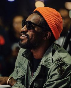 Beanie Hats Outfit, Orange Beanie Outfit Men, Orange Hat Outfit Men, Andre 3000 Aesthetic, Orange Hat Outfit, Andre 3000 Fashion, Andre 3000, Orange Beanie, Orange Hat