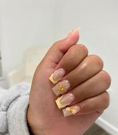 Vacation Nails Tapered Square, Short Square Acrylic Nails Summer Yellow, Vacation Nail Ideas Short, Nails For Mexico Vacation Simple, Vacation Square Nails, Square Nails Design Ideas Summer, Summer Vacation Nails Almond, Tropical Nails Square, Xs Square Nails