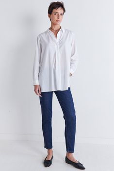 A perfectly oversized tunic style top to wear over your favorite leggings or fitted pants for a chic, effortless style. Oversized fit Collared Lightweight fabric Tunic style Favorite Leggings, Fitted Pants, Tunic Style Tops, Oversized Tunic, Tunic Style, Tunic Styles, Workout Pants, Lightweight Fabric, Oversized Fits