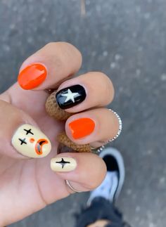 #nails #halloweennails #clownnails #orangenails Cute Short Nail Art Ideas, Biab Nail Art Halloween, Cool Nail Ideas For Short Nails, Cool Short Nail Ideas, Clown Core Nails, Halloween Nails Round, Cool Nail Designs For Short Nails, Halloween Clown Nails