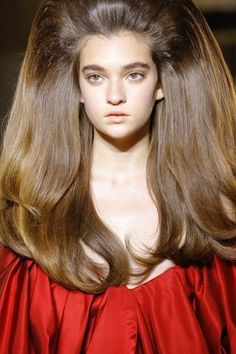 Frizzy Hairstyles, Valentino Runway, Valentino Couture, Hair Women, Hair Images