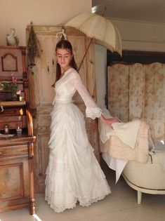 "Gorgeous  antique bustle wedding dress..! Wow this dress is so beautiful! This outfit has 4 parts: 1. A dotted white muslin cotton bustle skirt. This skirt has a lovely antique lace edge. and closes with hooks and eyes. The waist is 65 cm  25.5 inches and the length 107 cm   42 inches. 2. The bustle overlay has the same lave and closes with hooks and eyes too. This overlay has waist 64 cm   25 inches. It has an asymmetrical shape. 3. The muslin cotton camisole has bust  38.5\" 98 cm and waist 6 Romani Wedding Dresses, Lady In Waiting Outfit, White Edwardian Dress, 1920s Wedding Dress Authentic, 1920s Dresses Casual, Crocheted Wedding Dress, Victorian Era Wedding Dress, White Civil Wedding Dress, 1900 Wedding Dress