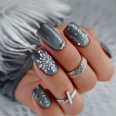 Winter Nails Grey And White, Grey Nails Christmas, Gray Holiday Nails, Grey Winter Nails Acrylic, Square Snowflake Nails, 2025 New Years Nails Ideas, Pretty Gel Nail Ideas, French Tips Light Blue, Black And White Winter Nails