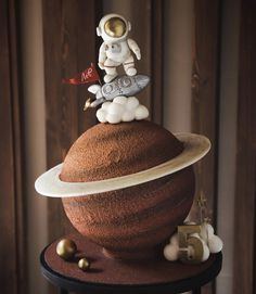 a cake made to look like an astronaut on top of the earth