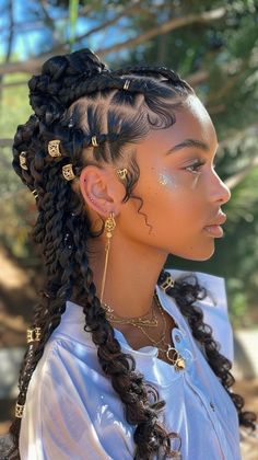 Creative Afro Hairstyles, Cool Hairstyles For Long Hair Unique, Curly Hair Protective Hairstyles, Braids With Jewellery, Half Braided Ponytail, Unique Protective Hairstyles, Curly Braided Updo, Unique Cornrows, Braids With Hair Jewelry