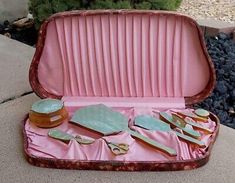 Vintage Vanity Dresser Set Case Hair Brush Mirror Powder Jar Impliment 1930's  | eBay Vintage Vanity Set, Antique Vanity Accessories, Vintage Vanity Dresser, Vintage Vanity Aesthetic, Pretty Vanity, Vintage Makeup Brush Holder, Vintage Makeup Vanities, Vintage Hairbrush Set, Vintage Hair Brush Set