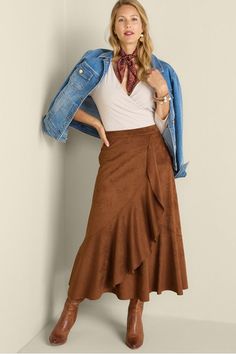 Suede Skirt Outfit, Brown Suede Skirt, Skirt Outfits Fall, Faux Suede Skirt, Tunic Leggings, Suede Fashion, Suede Skirt, Velvet Fashion, Fall Skirts