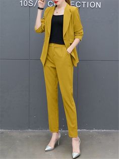 Work Outfits Frauen, Fashionable Work Outfit, Professional Work Outfit, Date Outfit Casual, Woman Suit Fashion, Stylish Work Outfits, Fashion Attire, Stylish Dress Designs