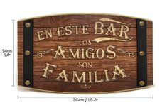 a wooden sign that says en este bar los amigoss on familia