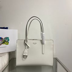 Oz - Fei Bags - 1475 Prada Re Edition, Prada Top, Medium Handbags, Prada Handbags, Bag Tags, Prada Bag, Satchel Bags, Leather Handle, Accessories Design