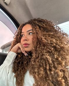 My hairstyle was perfect, & then the humidity said: today I shall make you look like The Lion King. 📸: adanisoarez . . . #curls #curlyhairstyle #beautifulhair #beautiful #volumehair #hairgoals #cachos #cachinhos #lovemycurls #healthycurls #beautifulcurls #naturalhair #curlhairgirl My Hairstyle, Honey Brown Hair, Crimped Hair, Curl Hair