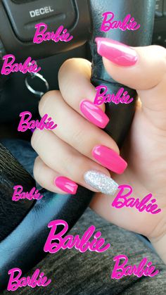 Pink Summer Nails With Glitter, Summer Nails 2023 Barbie Pink, Barbie Nails Short Easy, Barbie Nails With Glitter, Barbie Nail Inspiration, Barbie Nail Design Ideas, Simple Dip Nail Designs Summer, Barbie Short Nails Design Ideas, Barbie Nails Easy