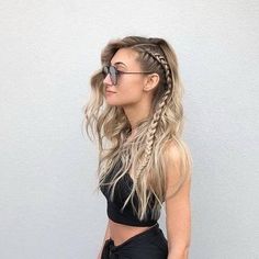 gambar ditemukan oleh HDQUALITYWALLPAPERSPHONE. Temukan (dan simpan!) gambar dan videomu di We Heart It Side Braid Hairstyles, Braided Prom Hair, Fishtail Braid, Hair 2018, Penteado Cabelo Curto, Festival Hair, Side Braid, Long Blonde, Short Hairstyle