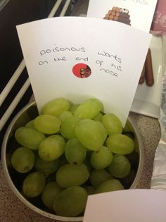 grapes are in a bowl with a note on it