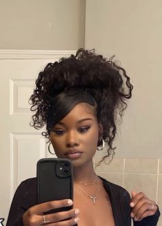 2000s Curly Hairstyles Black Women, Curly Swoop Hairstyles, Curly Hair With Swoop, Girly Curly Hairstyles, Side Part Wash And Go Natural Hair, Swoop Curly Hairstyles, Fancy Black Hairstyles, College Hairstyles Black Women, Swoop Hairstyles Curly Hair