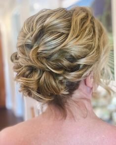 Short Hair Twisted Loopy Updo Short Hair Updo For Wedding, Hair Updo For Wedding, Up Do For Short Hair, Updo For Wedding, Neck Length Hair, Wedding Hairstyles For Short Hair, Short Hair Twist Styles, Short Bridal Hair, Short Hair Bride