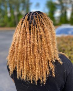 Honey Blonde Dreadlocks Black Women, Natural Goddess Locs, Loc Color Ideas Black Women, Colored Locs Black Women, Honey Blonde Locs, Dreads Black Women, Blonde Dreads, Twa Hairstyles