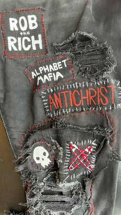 Grunge Pants Diy, Crust Pants Patches, Battle Jacket Back Patch, Punk Band Patches, Battle Vest Ideas, Punk Patch Ideas, Crust Punk Style, Jean Jacket Punk