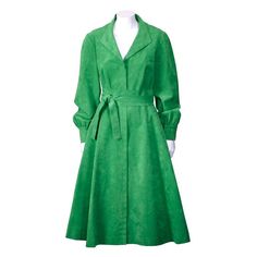 Flirty shirtdress with obi style belt in kelly green ultrasuede by Mollie Parnis. Front zip entry. Ultrasuede gives this dress great shape.
 Excellent condition
 Bust 38", Waist 32", Length 44",Sleeve 25".
 Across back 15" Kelly Green Dresses, 1960s Dresses, 1950s Outfits, Floral Cotton Dress, American Fashion Designers, 1960's Dress, Long Shirt Dress, House Dress, Long Sleeve Shirt Dress