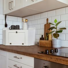 the kitchen counter is clean and ready for us to use