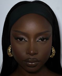 Maquillage Yeux Cut Crease, Brown Skin Makeup, Ethereal Makeup, Creative Makeup Looks, Glamour Makeup, Dark Skin Makeup, Makeup Obsession